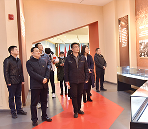 團市委領(lǐng)導(dǎo)參觀泰鋼精神主題展覽館